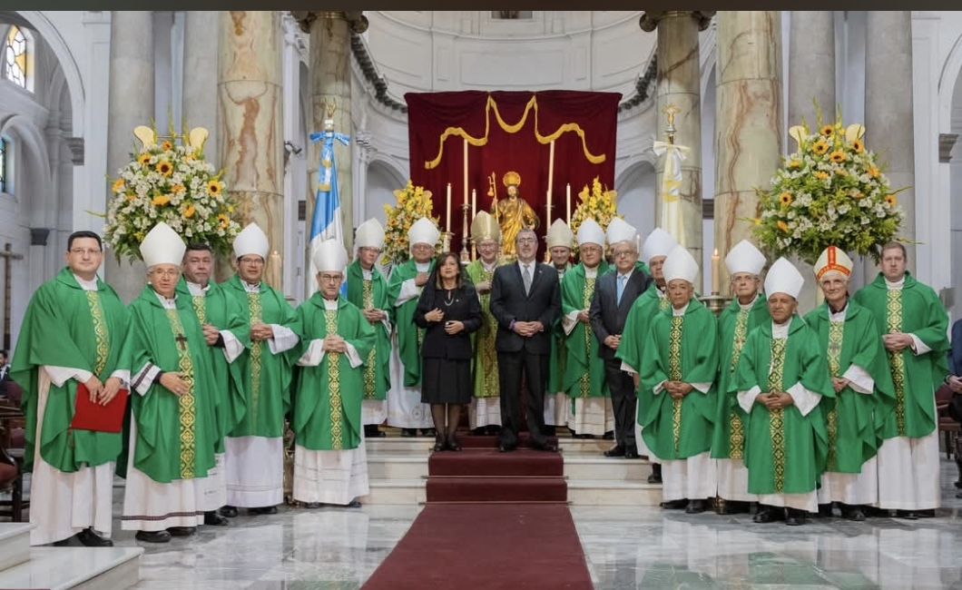 TerzaLoggia's tweet photo. Sua Eminenza il Card. Parolin ha visitato ieri l’Hogar de ancianos Madre Teresa de Calcutta e successivamente ha presieduto la celebrazione della Santa Messa nella Cattedrale metropolitana insieme ai Vescovi guatemaltechi, con la presenza del Presidente della Repubblica. https://t.co/nNDCqFOxCm