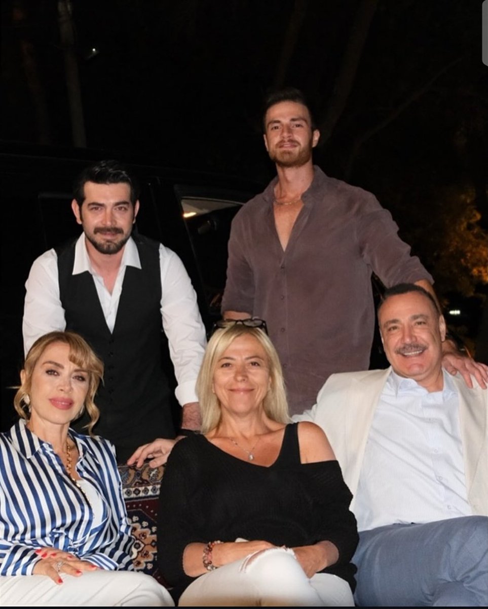 NorsNors217629's tweet photo. سرحات اغا 
تحديثات جديدة 🎬🤍👑🕺🕺
الاغا معصب منو زعل القمر 🤏🏻🤨🔥🔥🔥

#BarışBaktaş #Serhat #BabamınDamadı https://t.co/MyDUe8jw3J
