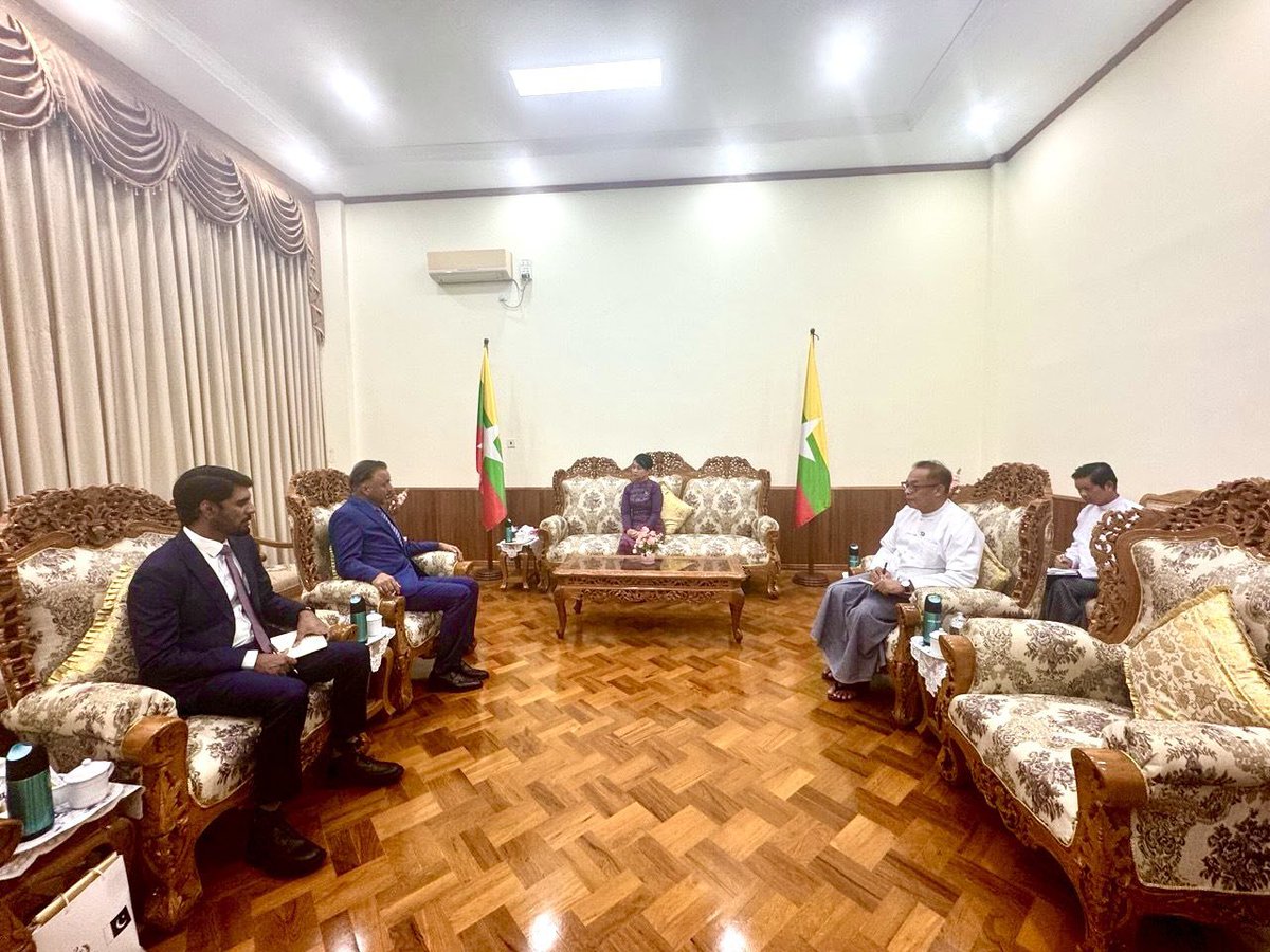 PakinYangon's tweet photo. Ambassador Tariq Karim met with Union Minister for Education Dr. Chaw Chaw Sein in Naypyitaw. They discussed matters of mutual interest and explored avenues for further cooperation in education, including institutional linkages, capacity building, and exchanges. https://t.co/SxZUHsDLbh