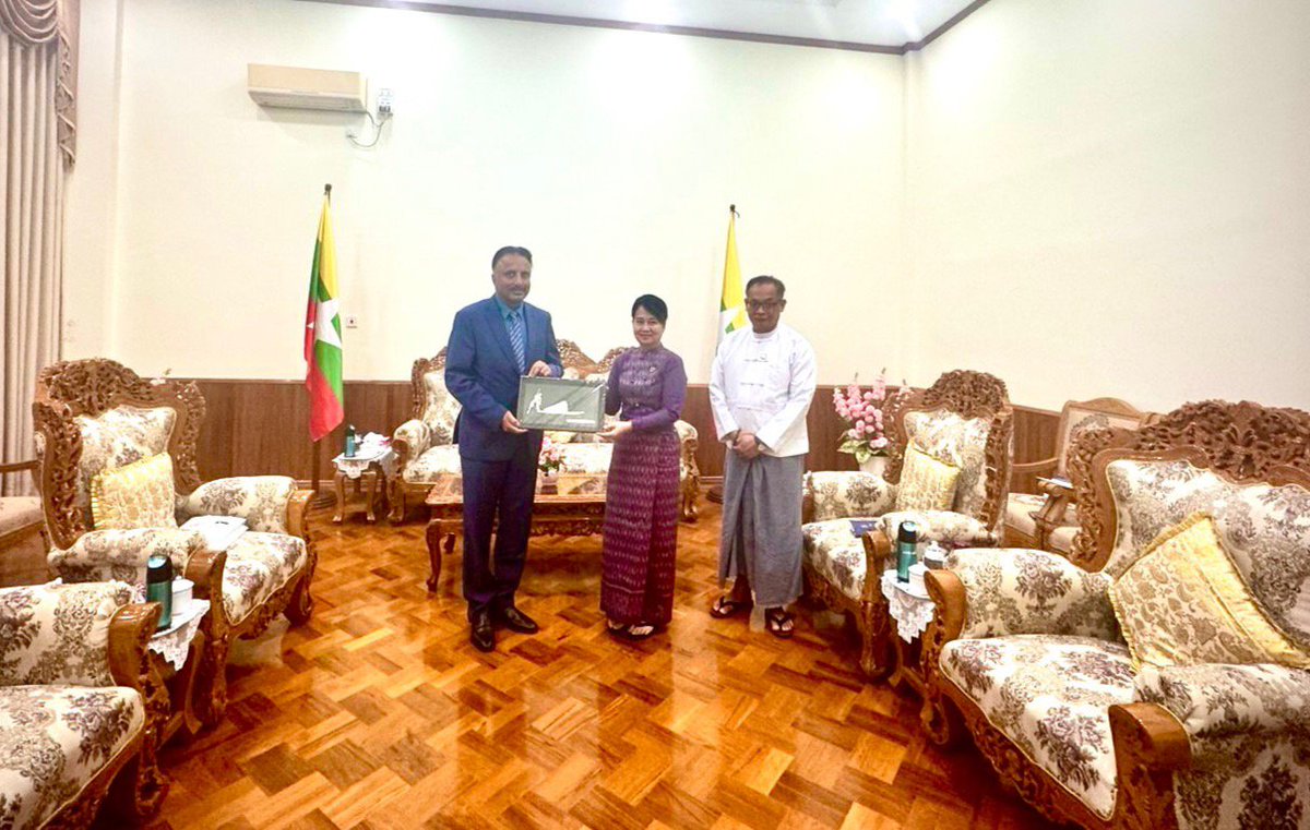PakinYangon's tweet photo. Ambassador Tariq Karim met with Union Minister for Education Dr. Chaw Chaw Sein in Naypyitaw. They discussed matters of mutual interest and explored avenues for further cooperation in education, including institutional linkages, capacity building, and exchanges. https://t.co/SxZUHsDLbh