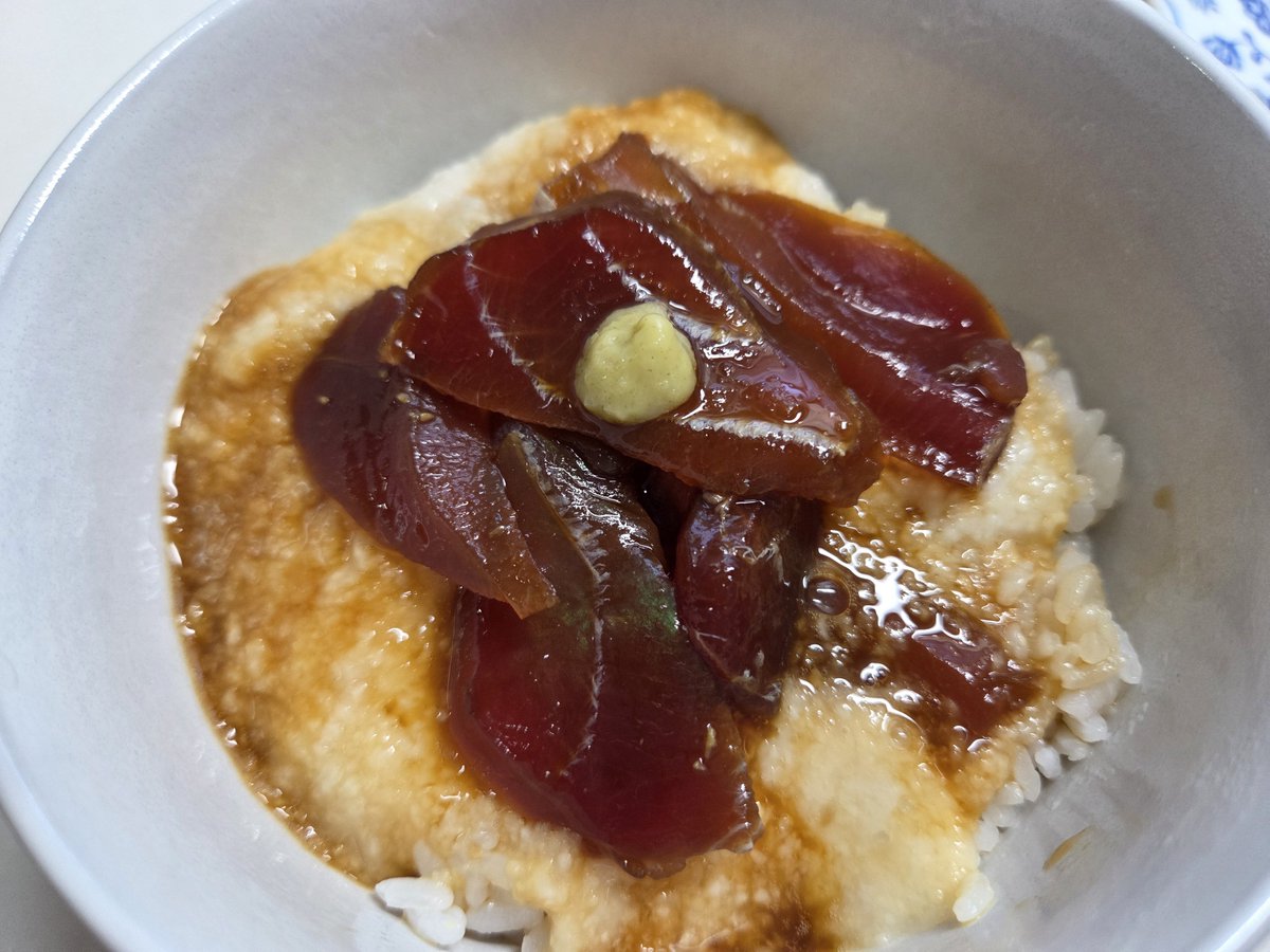 Type_Kaga_CV's tweet photo. お疲れ様です。こんばんは
本日の晩御飯「タラの塩焼き」&amp;「マグロの山かけ」になります。

お納めください。

明日はの晩御飯は「豚汁」と「あんかけカニ玉」になります。

よろしくお願い致します。

#たわけ配信
#料理配信
#飯テロ
#男飯
#タラの塩焼き
#マグロの山かけ https://t.co/xakrSZMUyZ
