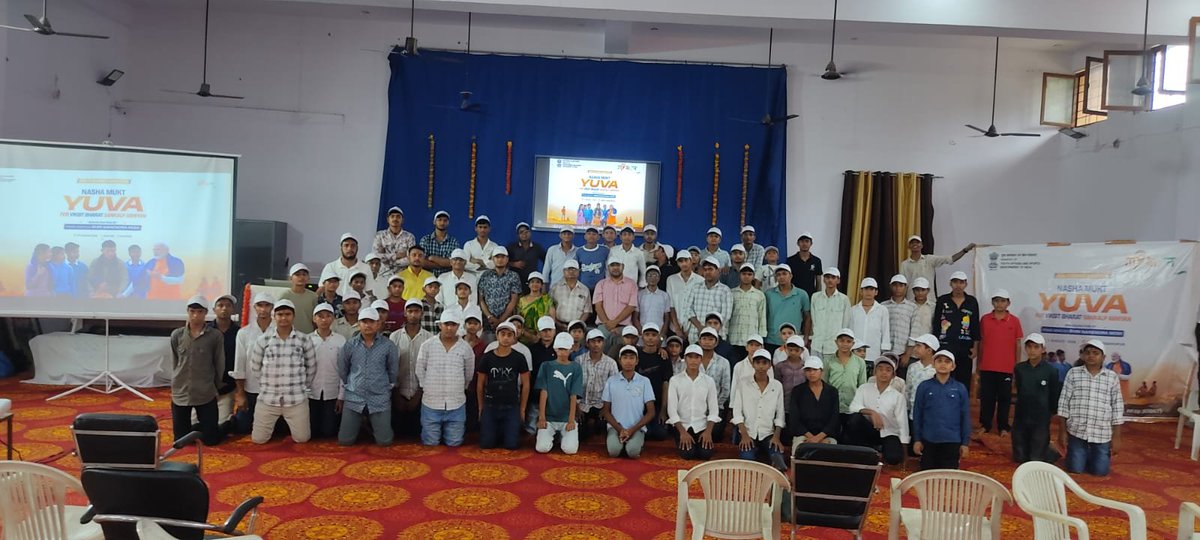 MYB_SWM's tweet photo. @mybharatgov 
@MYBRajasthan 
@PMOIndia 
@mansukhmandviya 
@YASMinistry 
@dmsawaimadhopur 
PM address to the Nation on Nasha Mukti Program at Sawaimadhopur Rajasthan https://t.co/9OrHz43cVk