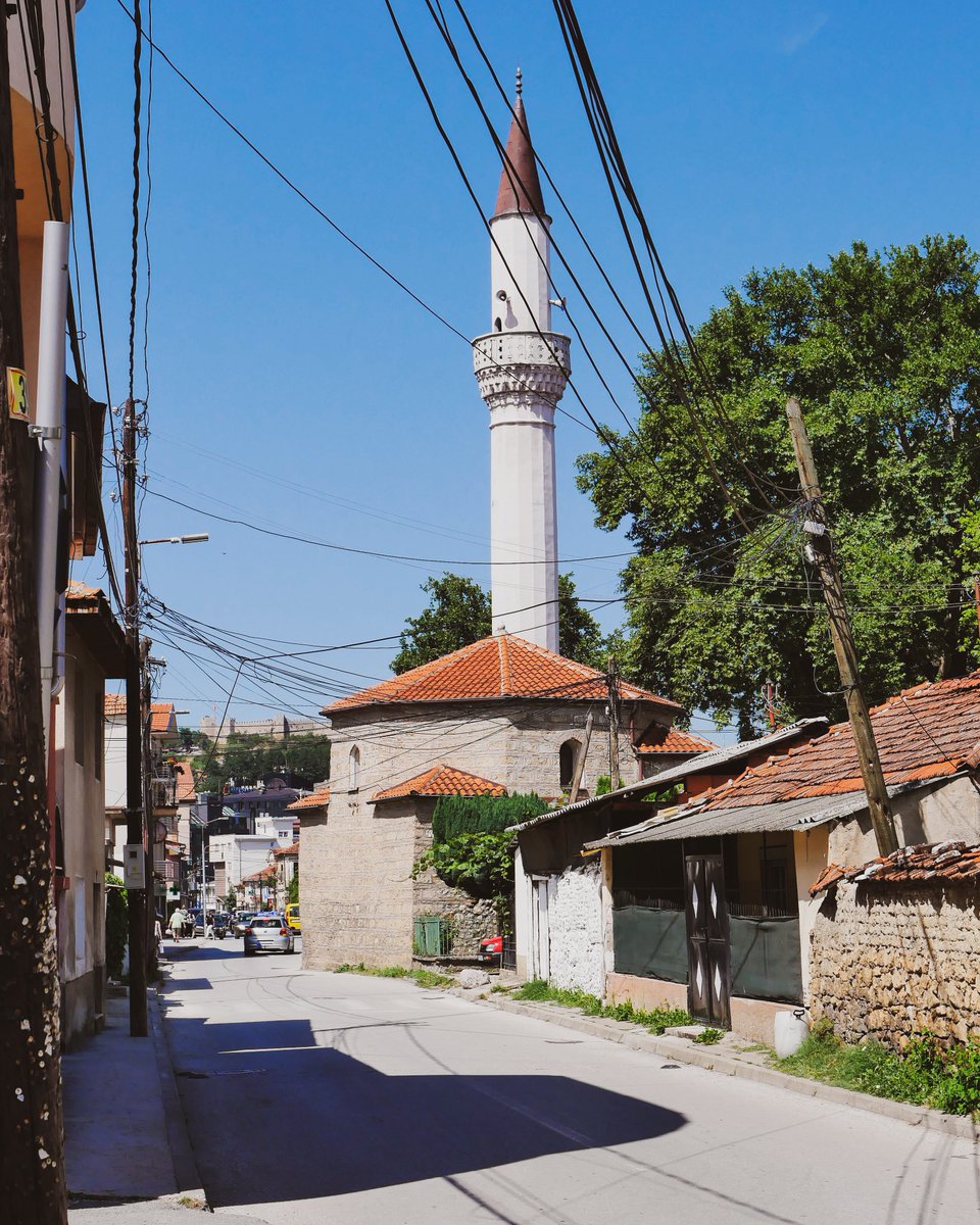 gezenhikayeci's tweet photo. Sizi Yeşil, mavi ve Osmanlı mimarisini buluşturan, Balkanlar’ın en güzel şehirlerinden Ohri sokaklarında yürüyüşe çıkartayım. https://t.co/9VP0HZ36Hj
