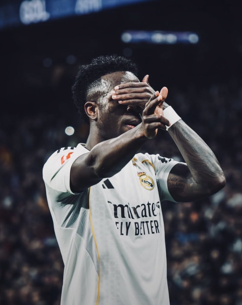 CADileepSR's tweet photo. Viní Jr. is back on the training pitch, focused and ready. 🤍

Determined to stay, fight for the badge, and give everything for Real Madrid. The hunger, the commitment, the passion—exactly what Madridistas want to see.

Hala Madrid! ⚪️ #RealMadrid #ViniJr

@theMadridZone @vinijr https://t.co/rFjDgzcKun