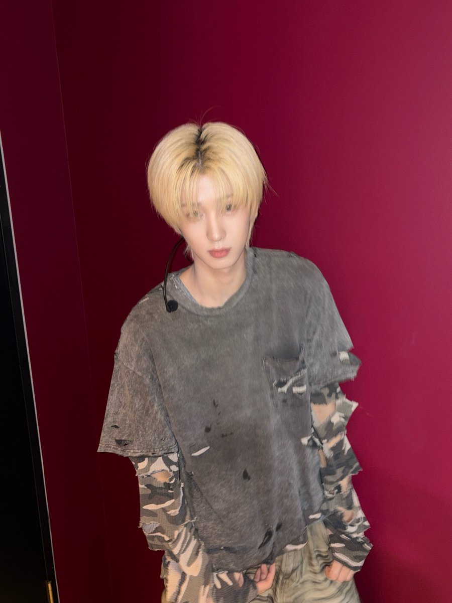 idntt_cosmo's tweet photo. 3주동안 고생해주신 모든분들께 감사드리고. 덴주, 형들 다 사랑해요~

#idntt #아이덴티티
#yesweare #이규혁 #leekyuhyuk https://t.co/idak8VQO6F