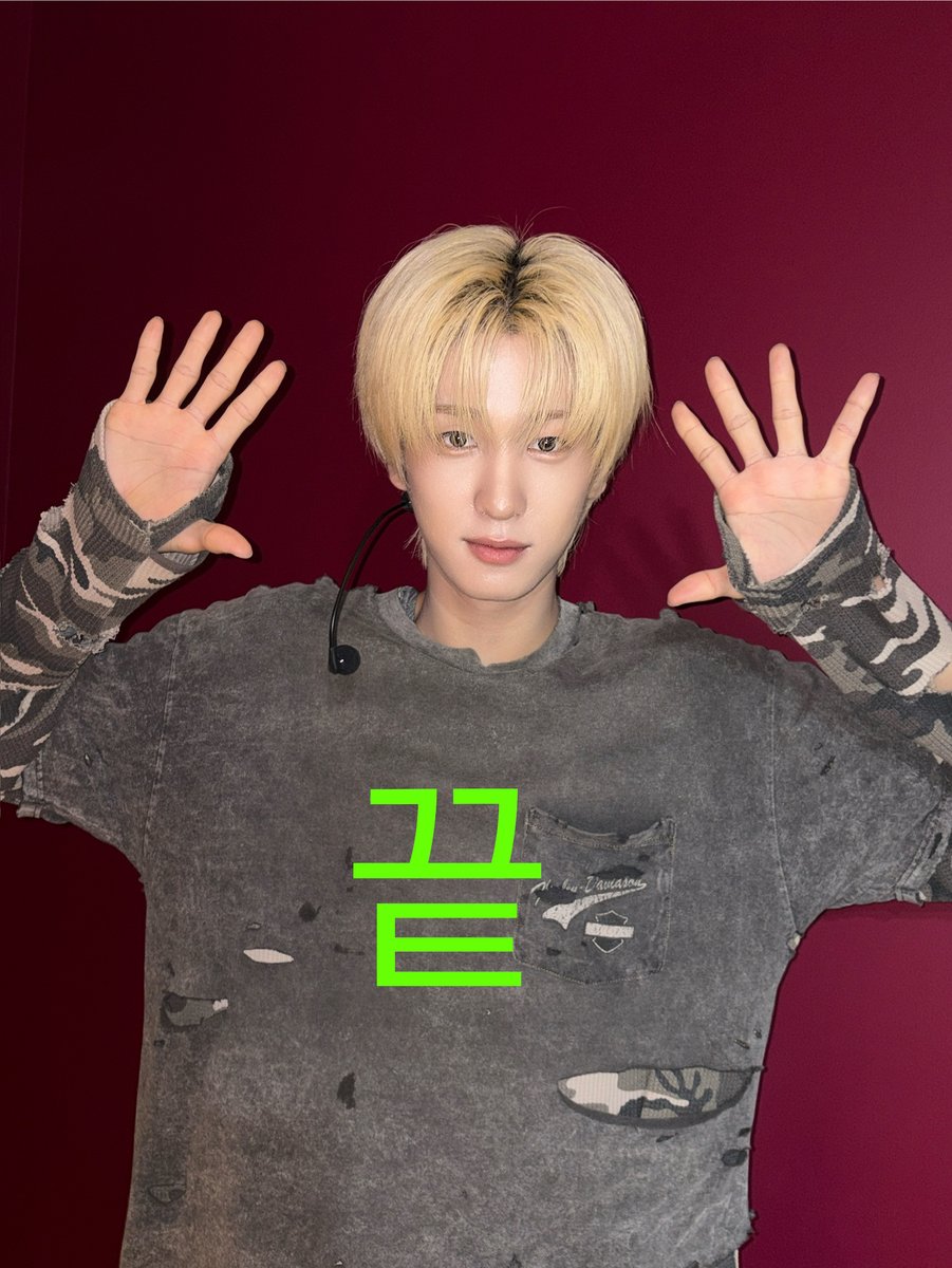 idntt_cosmo's tweet photo. 3주동안 고생해주신 모든분들께 감사드리고. 덴주, 형들 다 사랑해요~

#idntt #아이덴티티
#yesweare #이규혁 #leekyuhyuk https://t.co/idak8VQO6F