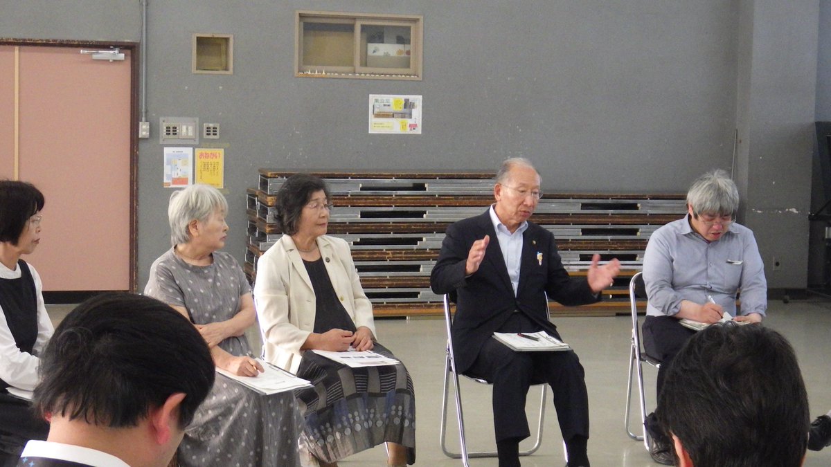 MOJ_HOGO's tweet photo. 【大田市長と語る会・ふれあいトーク・ #再犯防止 ＠松江】島根県大田市仁万まちづくりセンターにおいて、～市民への保護司会活動への理解及び適任者の就任促進～をテーマに、大田市職員、大田地区保護司会・大田地区更生保護女性会、保護観察所職員で、お互いの活動等を紹介しながら語り合いました。 https://t.co/prmDJISFuR