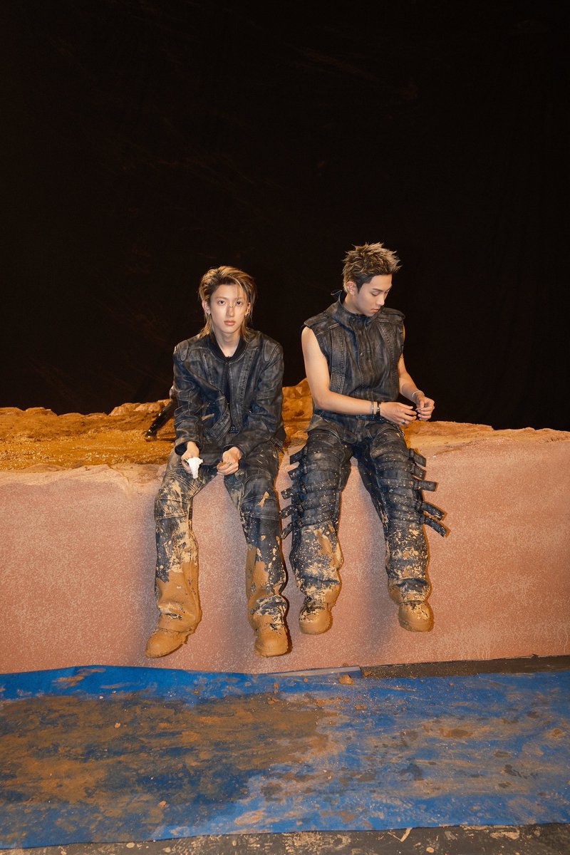 zealot_eye's tweet photo. ตำนานให้ทายใครงอน คนนึงงอนคนนึงตีมึน55555555555555 https://t.co/ZePVTAMAnA