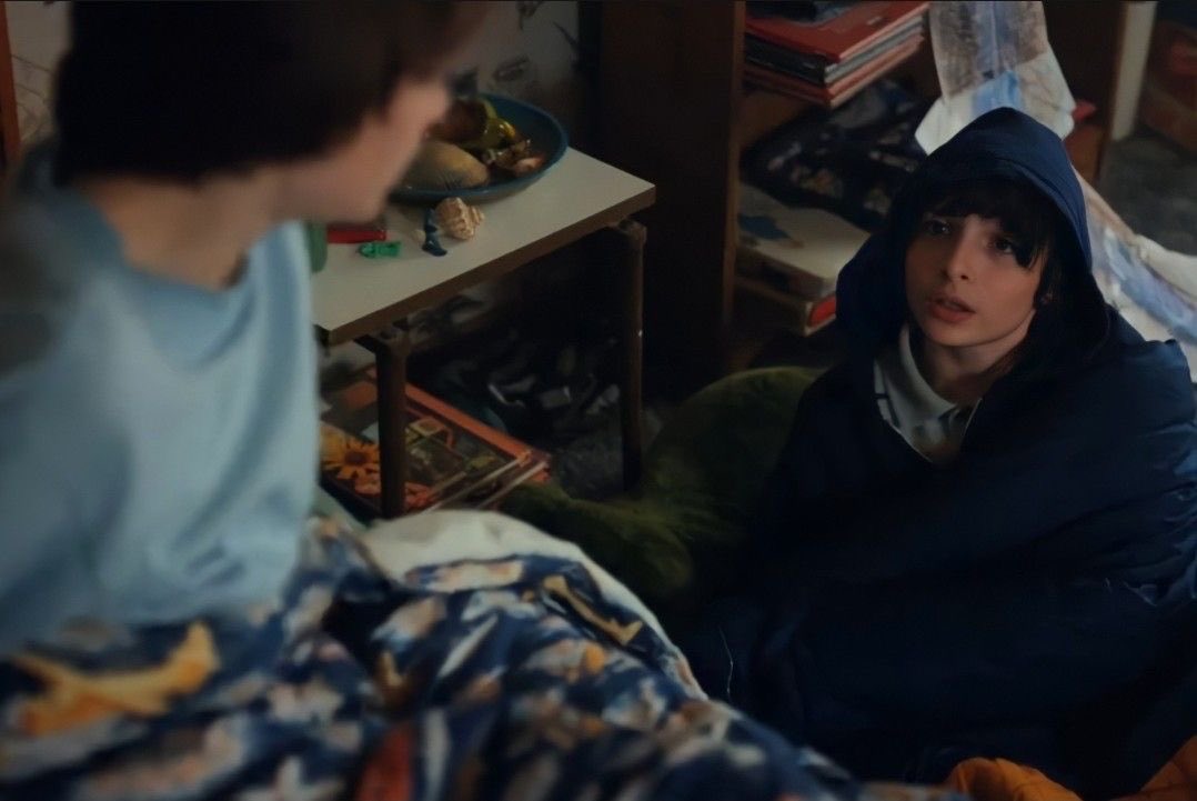 misscloudsmiss_'s tweet photo. mike 😭 slept 😭 on 😭 the 😭 floor 😭 in 😭 a 😭 freezing 😭 room 😭 so 😭 he 😭 can 😭 be 😭 with 😭 will 😭😭😭 https://t.co/1JPqVnyaTq