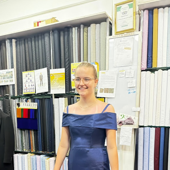 overseastailor's tweet photo. Nothing can beat the fit and feel of a custom tailored dress compare to ready made dresses, feel some comfortable.  Nichts geht über die Passform und das Tragegefühl eines maßgeschneiderten Kleides im Vergleich zu Konfektionskleidern – man fühlt sich einfach wohler. https://t.co/w1lsbKBwxB