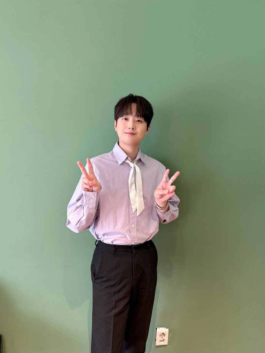 ChanWonOfficial's tweet photo. 📸 찬또그래퍼 📸

월요일의 남자
찬원과 함께할 사람 모여라😆

<톡파원 25시>에서
오늘도 랜선 여행하러✈️

모두 오후 8시 50분
JTBC에서 본방사수!📺✨

#이찬원 #LeeChanWon
#톡파원25시 https://t.co/cKVfcwid58