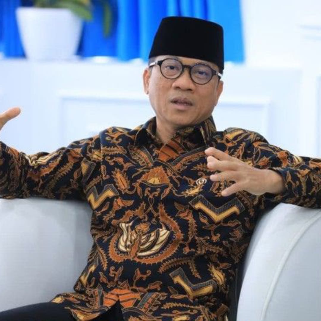 Abu_Syuhada's tweet photo. @Juliansyah0770 Menteri Desa PDT Yandri Susanto, mengimbau agar masyarakat lebih selektif dan tidak percaya dengan konten dan informasi palsu.

#KementerianDesaPDT
#BPSDMKementerianDesaPDT
#BangunDesaBangunIndonesia
#DesaTangguhIndonesiaTumbuh https://t.co/PeuI7FTVfR