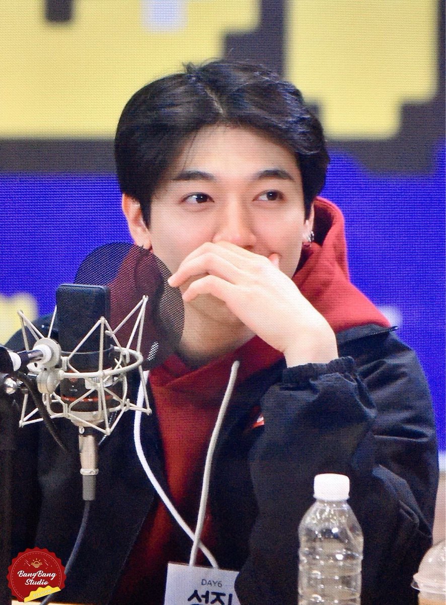 its_dong9's tweet photo. <니여친좀말려봐
냅둬귀엽잖아> 시즌 2 https://t.co/o7zQCauOeY