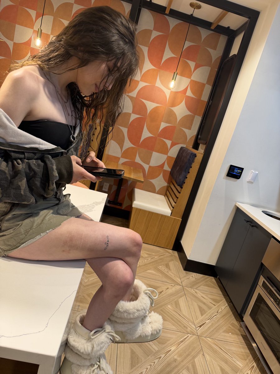 skyevoidcore's tweet photo. i only flirt for the sexual tension I don’t wanna date u😜 https://t.co/j6PcZ5ONqq