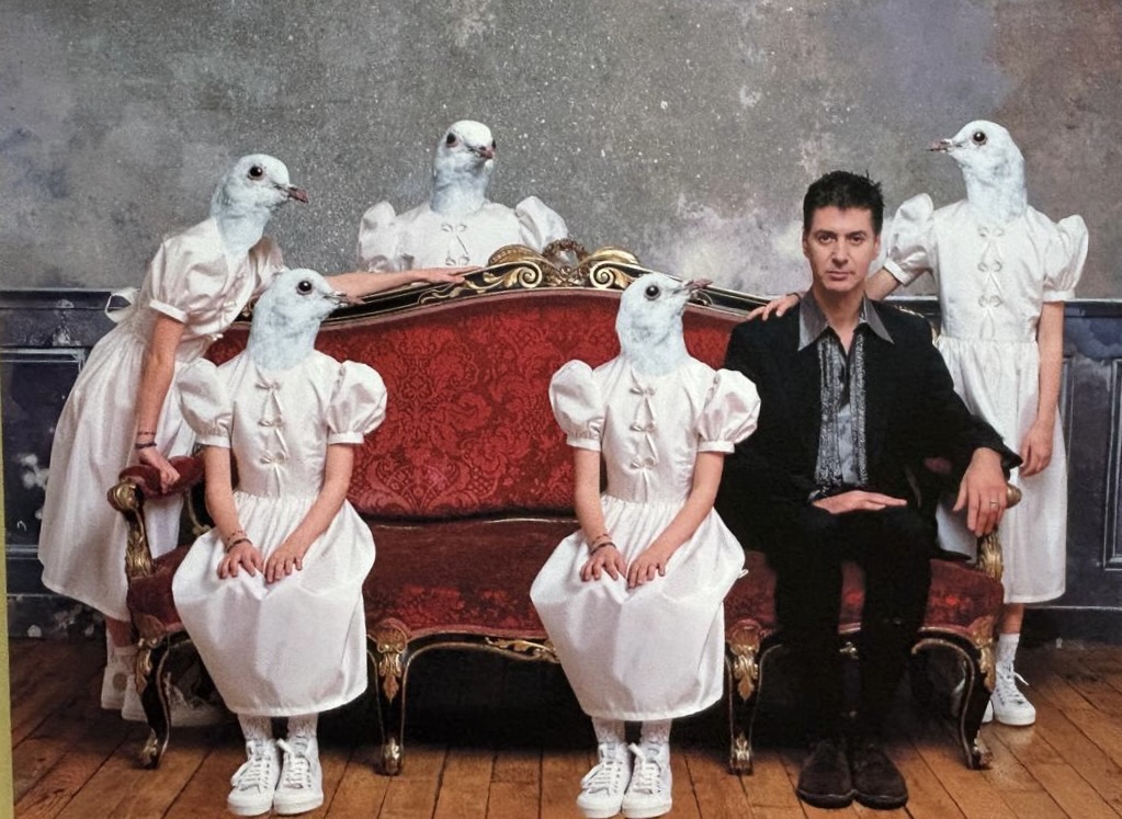 RAutrement's tweet photo. «J'ai gardé cette photo sur moi... » De son célèbre photomaton à ses portraits signés Jean-Marie Périer ou Pierre et Gilles, Étienne #Daho est devenu une véritable icône de la photographie française. À découvrir à #LaGacilly. #Photographie à lire : https://t.co/Vc5qpy6C3l https://t.co/yv7OAYgbXA