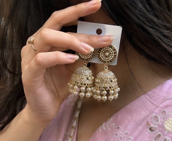 herNofilter's tweet photo. Proof that happiness can hang from your ears ✨ https://t.co/gcD8Cv6kQ9