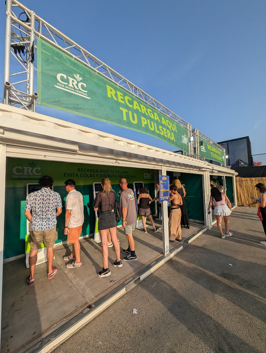 Rural_Central's tweet photo. Un año más, lo volvimos a hacer.  Volvimos a llenar el @LowFestival de nuestro verde #CRC 💚 

Fuimos el medio de pago oficial del Festival que, por primera vez, acogió la ciudad de #Torrevieja, en la que estamos presentes con nuestras oficinas 📍 https://t.co/j33H5D7CLj