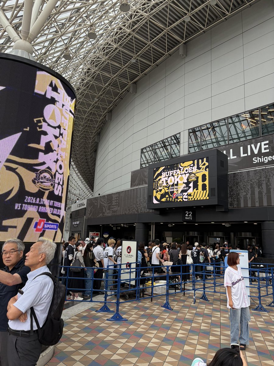 t_usugi1008's tweet photo. 久しぶりの野球観戦⚾️
in違和感しかない東京ドーム https://t.co/sH5vprPeqR
