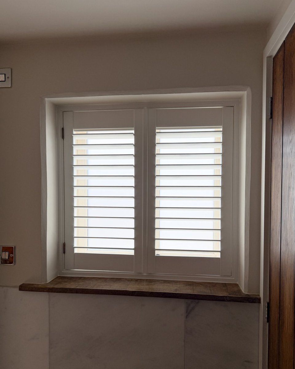 CooksBlinds's tweet photo. A beautiful transformation at Byfords in Holt! ✨ 
We replaced roller blinds with stylish plantation shutters in the hotel bedrooms!
Thinking about shutters for your home? Contact us for a free survey.
#Shutters #PlantationShutters #InteriorDesign #ByfordsHolt #Interior https://t.co/BpVYP02ODW