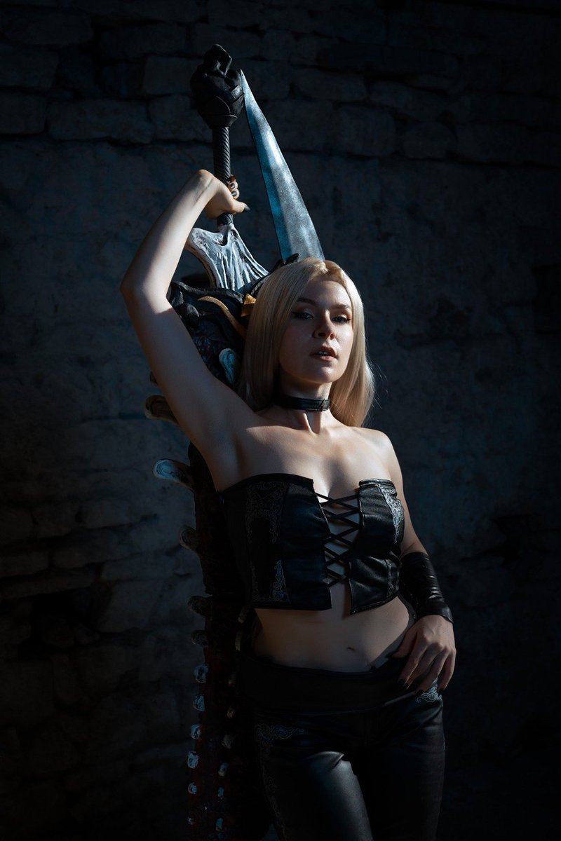 sarahverse_'s tweet photo. Trish cosplay #devilmaycry #dmc https://t.co/JrxHclvb7X