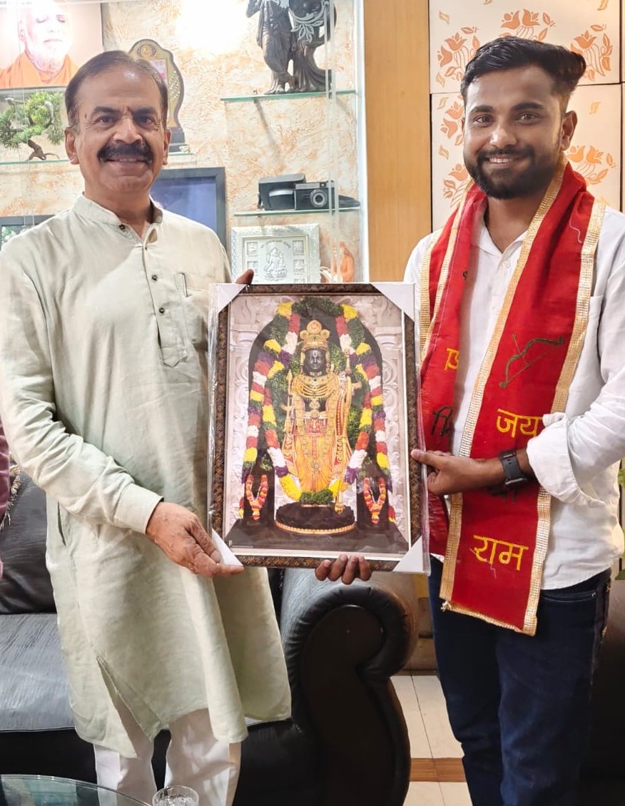 RanuKhare16's tweet photo. मेरे मार्गदर्शक बॉस 
आदरणीय अनिल श्रीवास्तव जी भाईसाब 
(राष्ट्रीय स्वयंसेवक संघ क्षेत्र सह कार्यवाह उत्तर प्रदेश https://t.co/NTKJIaw5p3