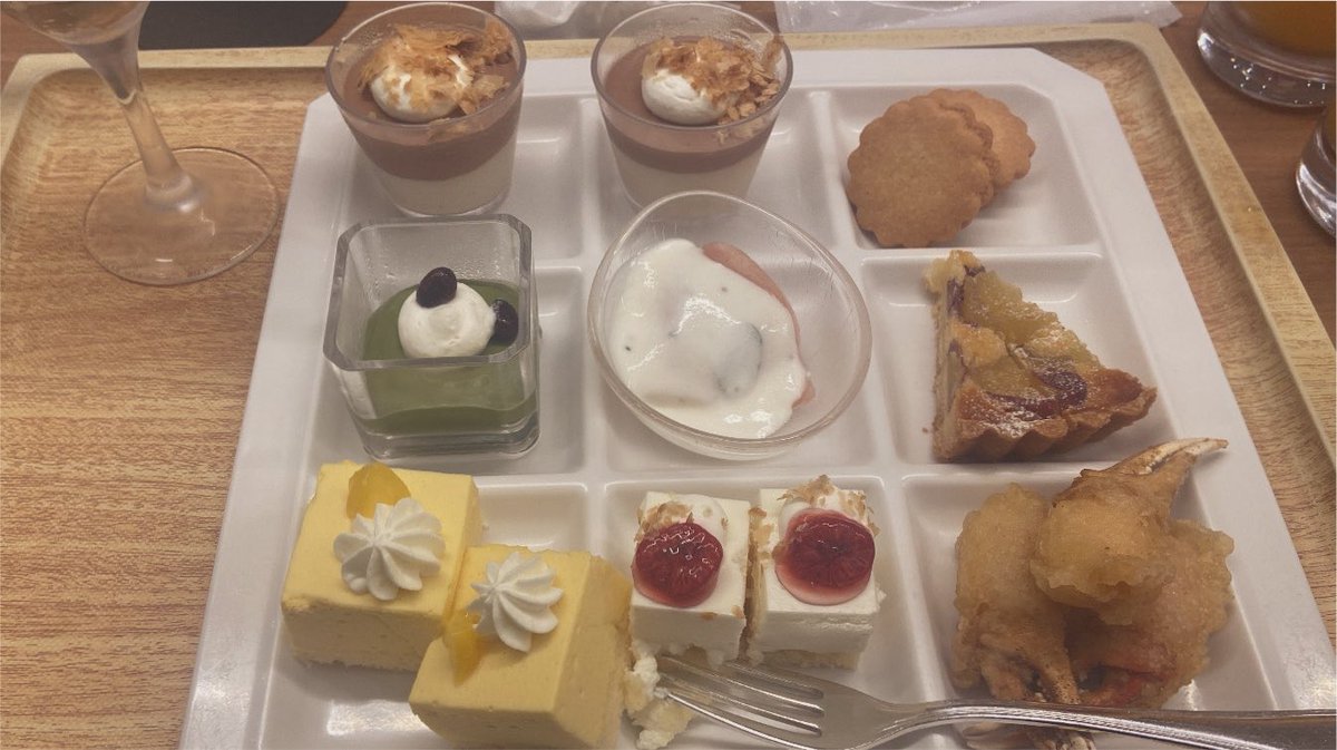 tanshiooooo_'s tweet photo. よく飲むおじ様方とホテルブュッフェ！気持ちいいくらい食べるねぇってほっといて〜！お前らのビール3kg分、料理で食べてるだけやし黙っとれ。(こまめに取りに行く作戦失敗。) https://t.co/78eYPr4f8w