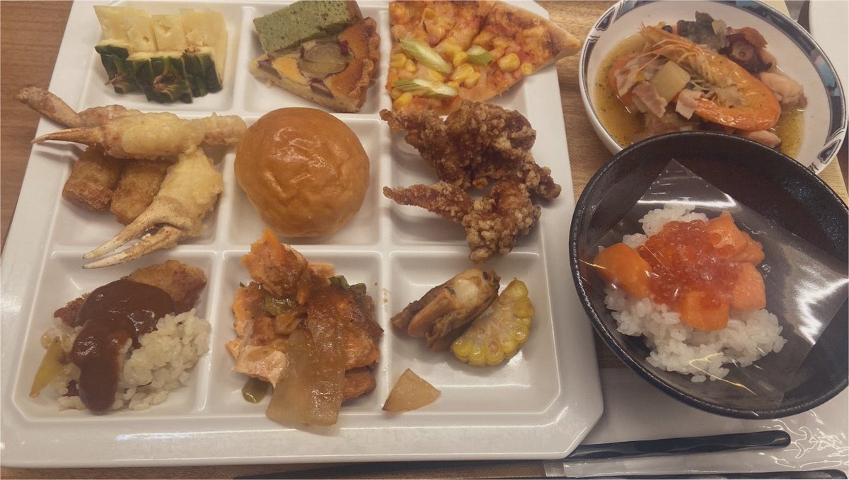 tanshiooooo_'s tweet photo. よく飲むおじ様方とホテルブュッフェ！気持ちいいくらい食べるねぇってほっといて〜！お前らのビール3kg分、料理で食べてるだけやし黙っとれ。(こまめに取りに行く作戦失敗。) https://t.co/78eYPr4f8w