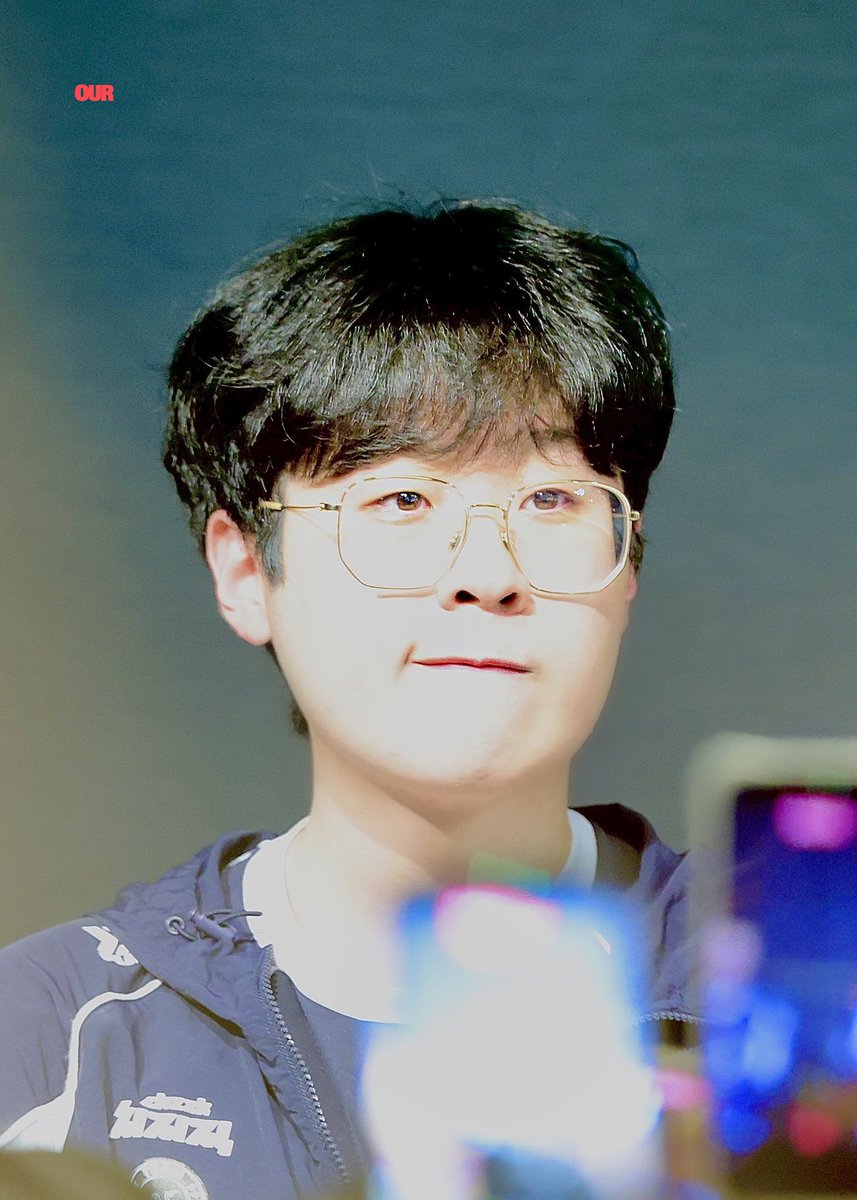 OUR_Z10's tweet photo. 260802 ZEUS 
#HLE #ZEUS #제우스 #최우제 https://t.co/Xb3sJ9GMKZ