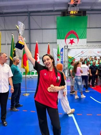 Jamila1_0's tweet photo. 🥇 إنجاز جديد يضاف إلى سجل الرياضة المصرية، بعد تتويج البطلة هنا هيثم الصيحي بـ6 ميداليات ذهبية في البطولتين العربية والأفريقية بالجزائر، لتؤكد أن أبناء مصر قادرون دائمًا على رفع العلم المصري في مختلف المحافل. 🇪🇬👏 https://t.co/QVmkrixi2r