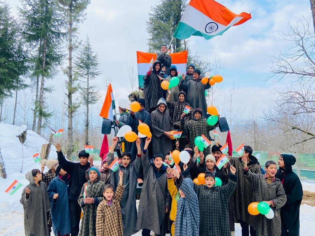 uniqueharleen's tweet photo. Tourism continues to generate livelihoods across hotels, transport, restaurants, handicrafts and adventure activities. Sustainable visitor growth supports local families while showcasing the natural beauty of Jammu &amp; Kashmir. #KhushalKashmir #KashmirReform https://t.co/Wd19WiX6q7