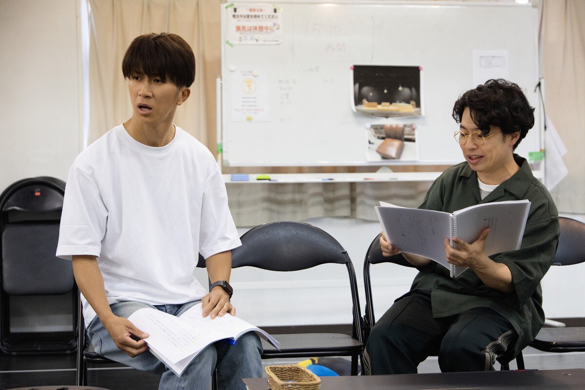 stage_natalie's tweet photo. 濵田崇裕・猪塚健太ら出演、“友情コメディ”朗読劇「たもつん」稽古写真が到着（稽古写真あり）
https://t.co/pei6SOpcOV https://t.co/JnOUS7a6x4