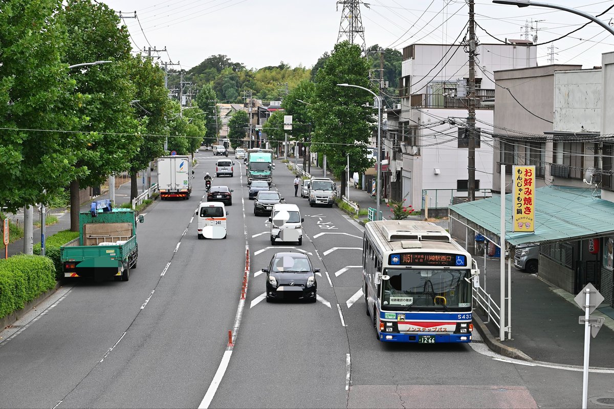 123notuji's tweet photo. 1S433(LKG-LV234L3):江ヶ崎(小杉),川崎綱島
今日は緑ナンバーの車を撮ろうということで433を撮影。安定の川綱と小杉一往復ずつの運用でした。
臨港のLKG-LVは運転席直上と中後位置にラインクロスファンを設置してる珍しい形態で、他は神戸市にしかない形態のようです。 https://t.co/JMqMchj0iD