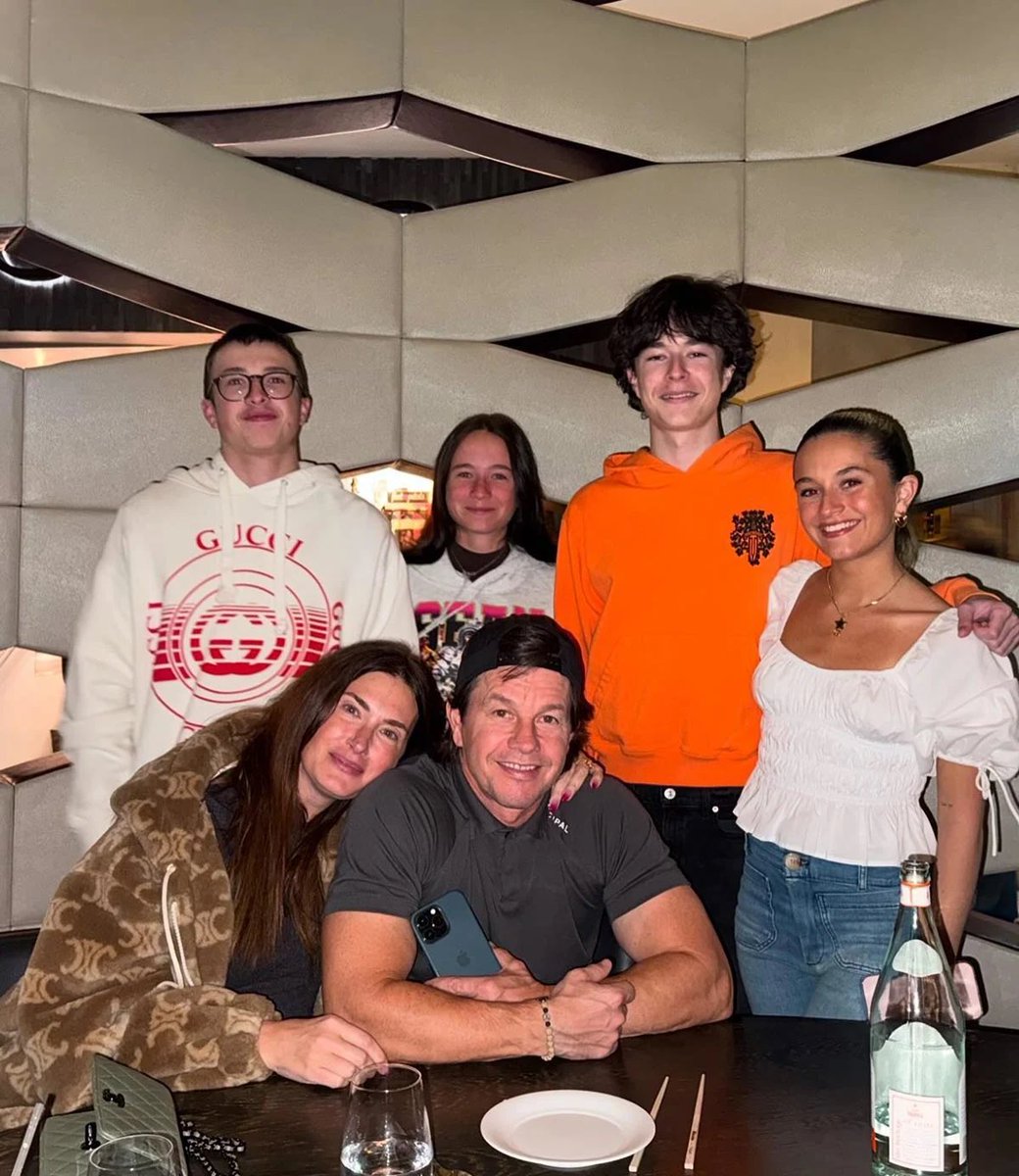 LilyN_1's tweet photo. Mark Wahlberg celebrates anniversary with wife Rhea in glimpse of life away from Hollywood.

Hey @grok how has this actor balanced his Hollywood career with family life? https://t.co/cPTGsvBsPr