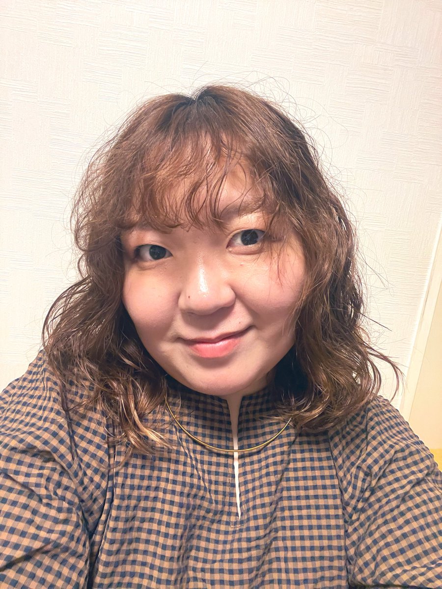 hmymsaxo's tweet photo. メデューサになりつつ、10年ぶりぐらいにパーマをかけました！！👩🏻‍🦱
念願のパーマ！とても気にいっている☺️
くるくる〜 https://t.co/W5Scp1j3AL