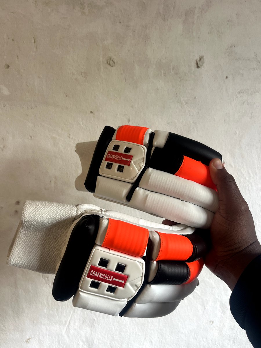 Lubabalo_GN's tweet photo. Desperately selling these. 

Dropped proces to R550 each 

Whatsapp 0691161829
Right handed for seniors https://t.co/yaPZkkjKxv