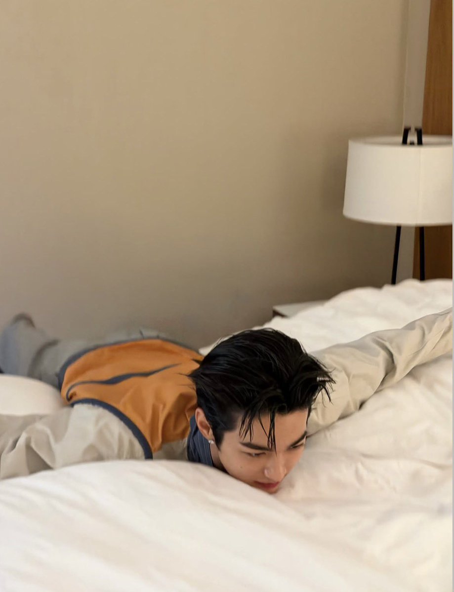 eomaegiii's tweet photo. “siniiii”                                        “meluncurrr” https://t.co/VQaQsNj6jt