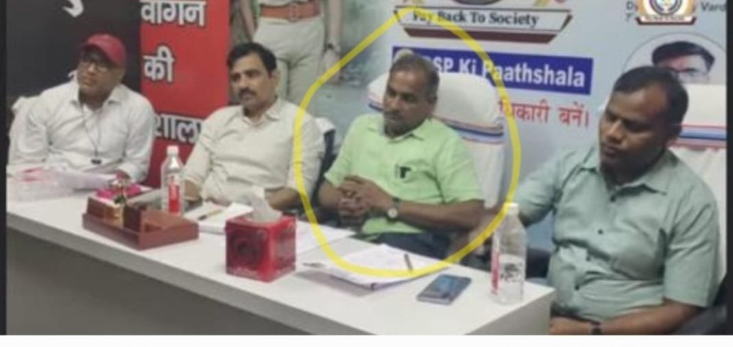 Rahulsingh351's tweet photo. भ्रष्ट JSSC सचिव जिन प्राइवेट कोचिंग संस्थानों में इंटरव्यू लिया करता था वहां आज CID ने छापा मारा है, पूछिये @HemantSorenJMM जी अपने चहेते JSSC सचिव से की किन लोगों से मिलकर कितना में और कितना नौकरियों को बेचने का काम किया है? वो कौन सा microscope था जिससे वो microscopic विधि से पढ़ा था कि एक चयन आयोग में महत्वपूर्ण पद पर बैठा पदाधिकारी प्राइवेट कोचिंग संस्थान में जाके इंटरव्यू लेगा?? #CANCEL_JSSCCGL_EXAM #JPSC #JSSC @jhar_governor @JharkhandCMO @JharkhandPolice @yourBabulal @dasraghubar @khurpenchh @kunalpratap86 @prakashpoddarjh @vikasvermaindia