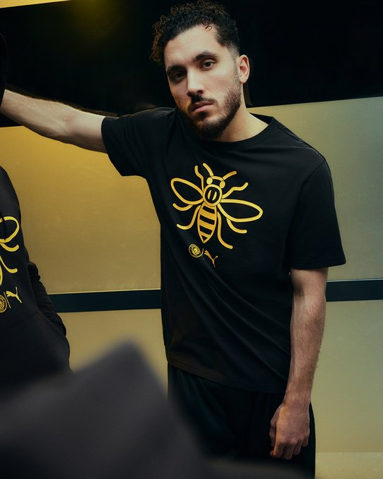 Cityarabia's tweet photo. كرة القدم لا تنتهي عند نهاية المباراة 🐝

تسوّق الآن مجموعتنا الجديدة ↓

🔗 https://t.co/4KvsIx3aQs https://t.co/VKcXaZ0Nmr
