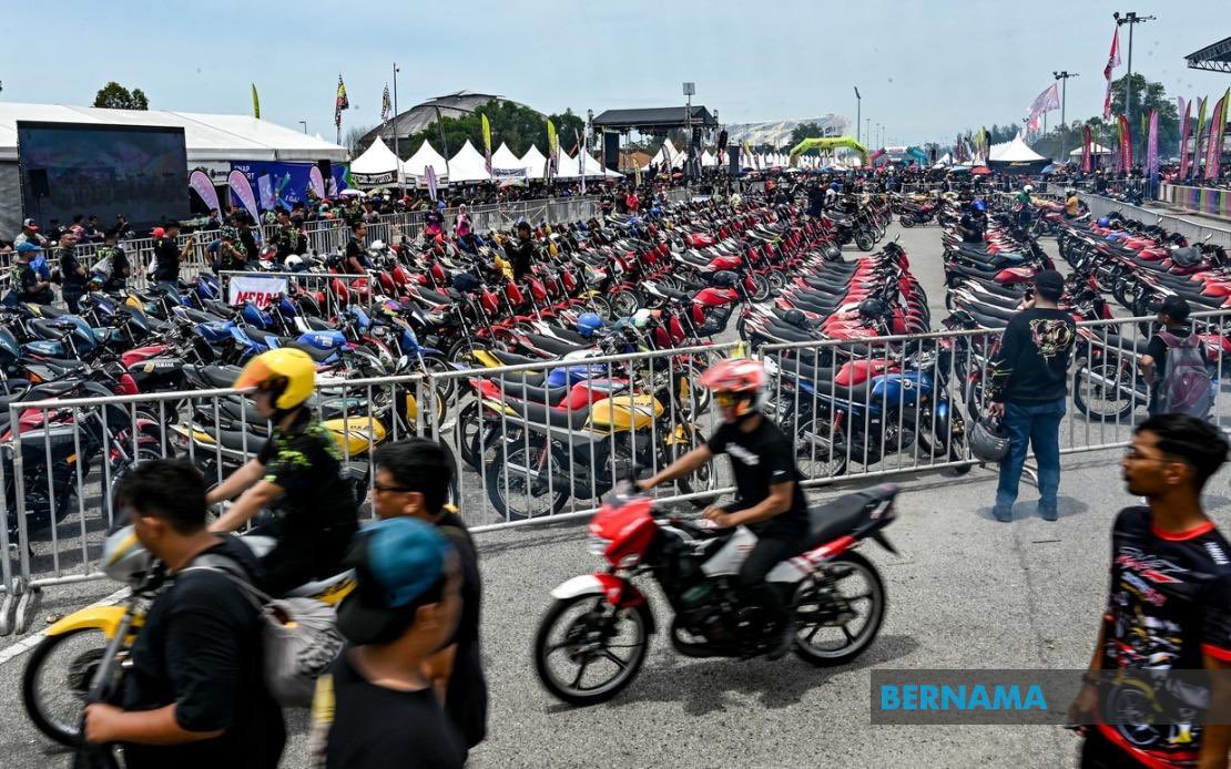 bernamadotcom's tweet photo. MBKT tanggung RM40,000 kos operasi pembersihan sampah di tapak program RXZ Members 8.0
https://t.co/88ceugPQ9b
#BernamaNews
#RXZMembers https://t.co/YOGVb3EWjO