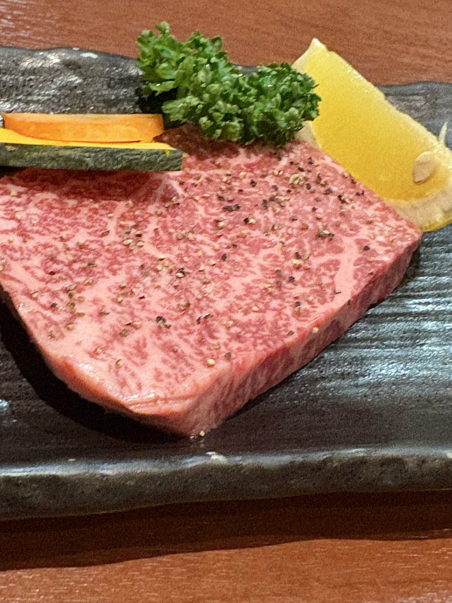 aokb1's tweet photo. 肉。
と分厚い肉。 https://t.co/spLaFI6tq0