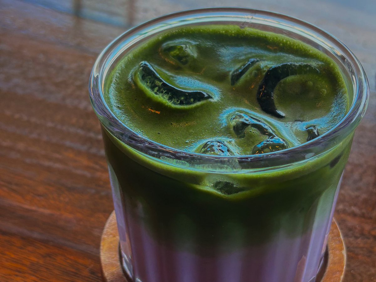 luveyae's tweet photo. we only live once, so might as well use that one chance to try ube matcha 🤌🏻 https://t.co/d6GtE01gno