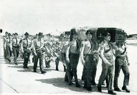 PlataformaMill1's tweet photo. #TalDíaComoHoy, 3 de agosto de 1975, en el ataque terrorista al destacamento de #Hausa, muere el cabo 1º D. Joaquín Ibarz Catalá, perteneciente a 12ª Cía de la III Bandera "Ortiz de Zárate" #Paracaidistas.

Fue condecorado a título póstumo con la Cruz Roja al #MéritoMilitar. https://t.co/CObL8EtmsR