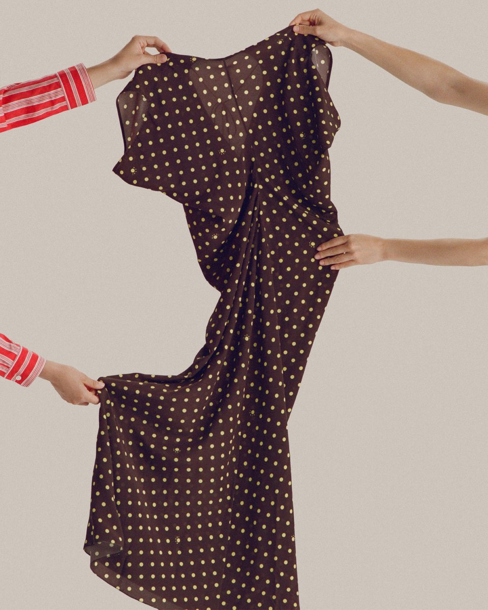 marniofficial's tweet photo. The lighter side of dressing.

Pre-Fall 2026 / Marni Vocabulary
Now available online and in Marni Boutiques.

Photographer: Chaumont Zaerpour
#Marni https://t.co/a5nkw2pIFP
