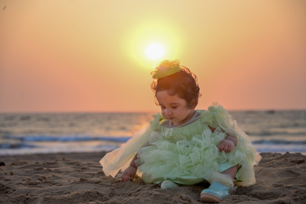 murulirajclicks's tweet photo. A first birthday, a Goan sunset, and memories that will last forever. 🌅🎂✨

📍Goa
📸 Captured by @murulirajclicks 

#MuruliRajClicks #Goa #FirstBirthday #BeachPhotoshoot #BabyPhotography #FamilyPhotography #SunsetPhotography #GoaPhotographer https://t.co/k468Bjw56f