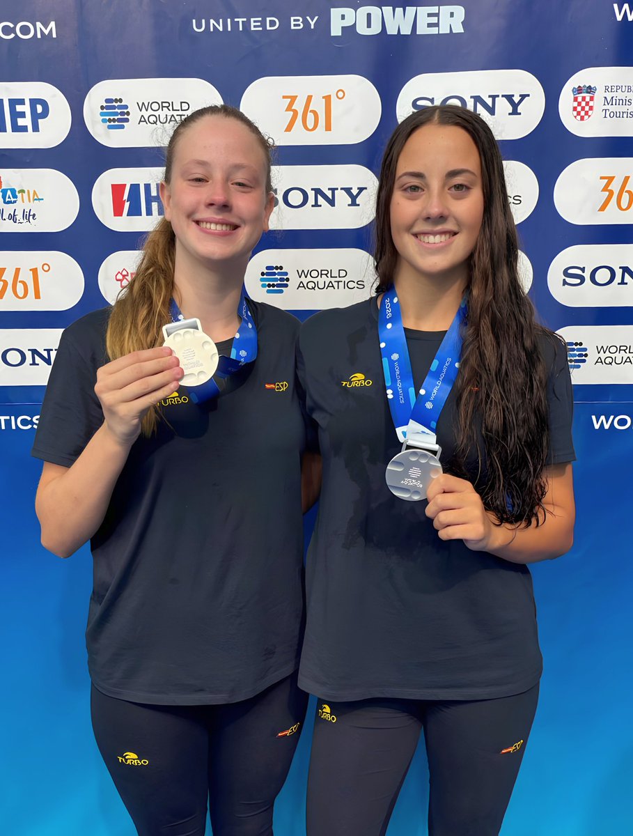 CEMediterrani's tweet photo. 🥈 Julia Fisas i Ariadna Rovira, subcampiones del món Sub-16 a Zagreb (Croàcia).

Les nostres jugadores han aconseguit la medalla de plata amb la Selecció Espanyola després de completar un gran torneig internacional.

#CEMediterrani #waterpolo https://t.co/7ntUe1jBE8