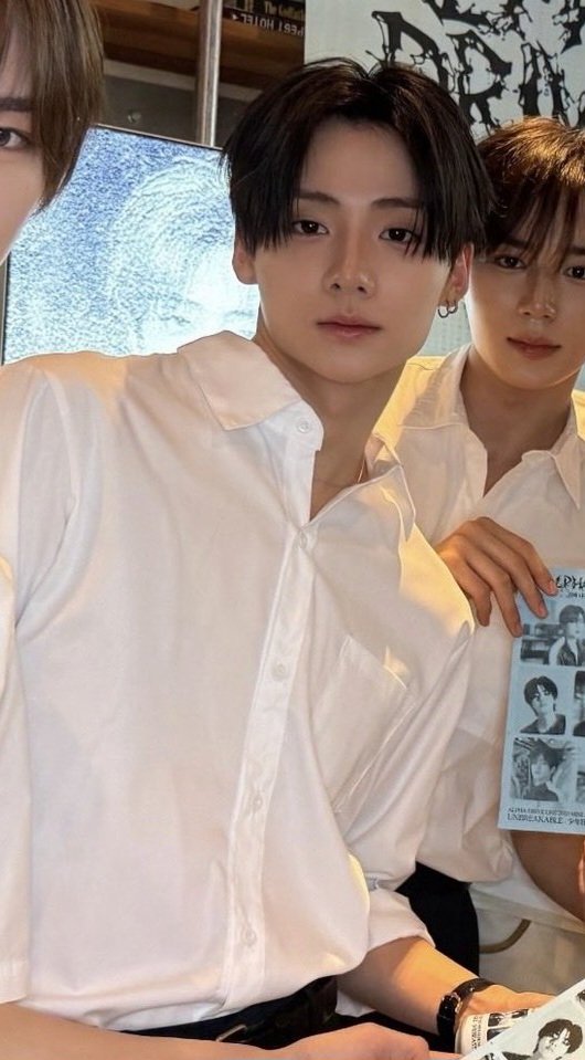 19wons's tweet photo. sangwon looks so handsome today ㅠㅠ https://t.co/7vrJyqkqOY