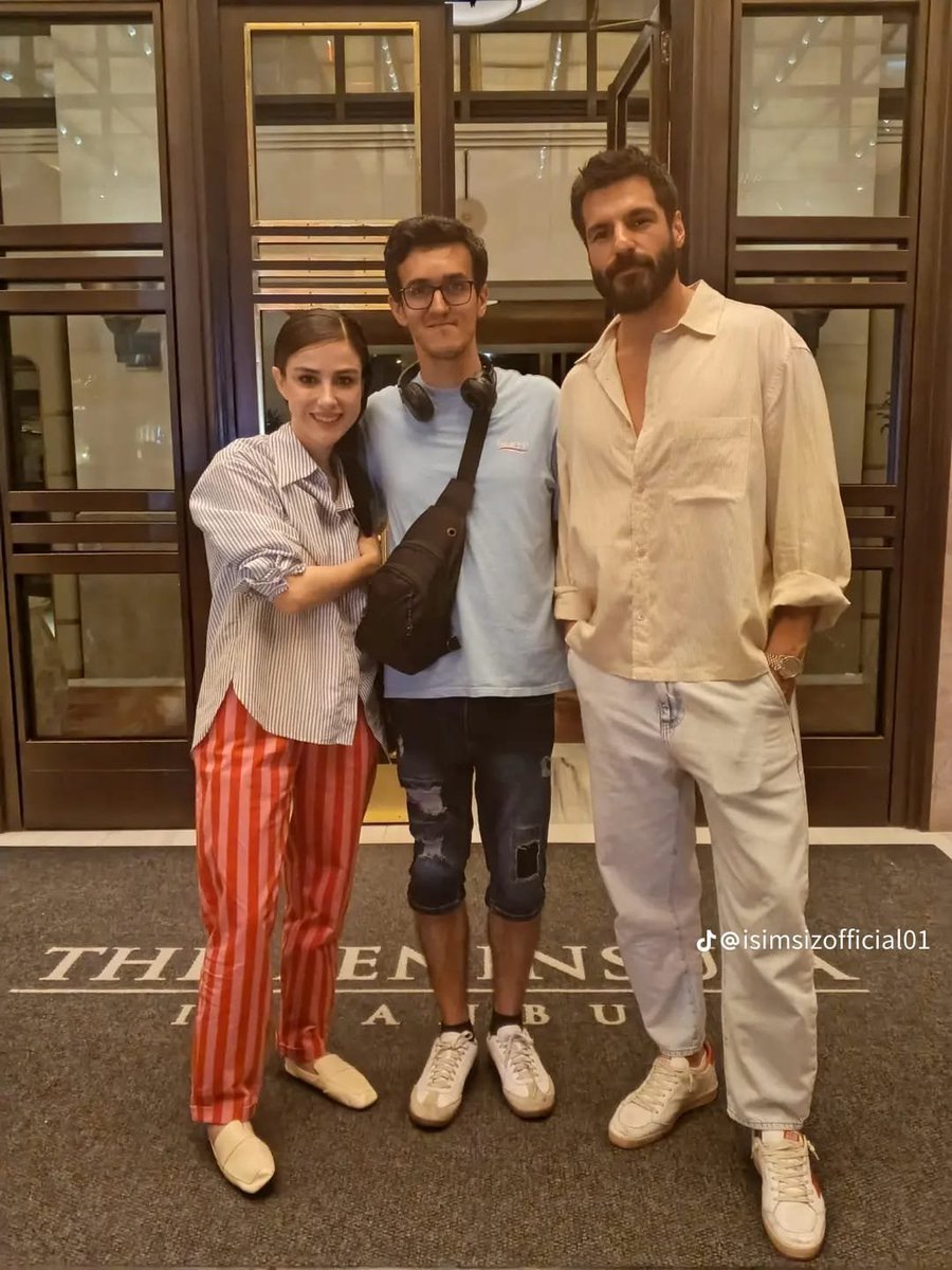 yagmure1997's tweet photo. #ÖzSer #ÖzgeGürel #SerkanÇayoğlu tatil anılarımız özlendi yeni bir Tatile ne dersiniz♥️🧿😘 https://t.co/HvuUamAIrJ