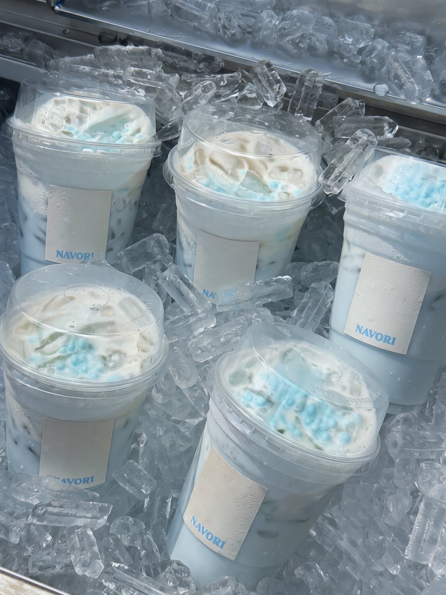 navoribkk's tweet photo. NEW! Sea Salt Milk🥛🧂

ฮันกั๋วปิงหน่าย หรือ นมน้ำแข็งเกาหลี กำลังฮิตในจีนสุดๆ Navori มีหรือจะพลาด จัดให้คนไทยได้ลองก่อนใคร!

เปืดตัวด้วยรส Sea Salt นมสดรสเค็มนัวจากเกลือชมพู ท๊อปด้วยครีมชีสรสมัน หอมอร่อย เพิ่มความสนุกในการเคี้ยว ด้วยไข่มุกคาเวียร์รสนมสีฟ้า ได้รสหอม มัน เค็ม ในแก้วเดียว🥣✨

🐄🩵 นมสดสีฟ้า มาจากผงสาหร่ายสีฟ้า (Blue Spirulina) ได้ทั้งโปรตีนจากนมวัวแท้ และช่วยเสริมภูมิคุ้มกัน พร้อมต้านอนุมูลอิสระ จากสาหร่ายสีฟ้า

เปิดขายที่แรก 📍 Siam Paragon, G Floor ( หน้า Gourmet Market )
🗓️ 4 August - 2 September 

#NAVORI #NAVORIBKK