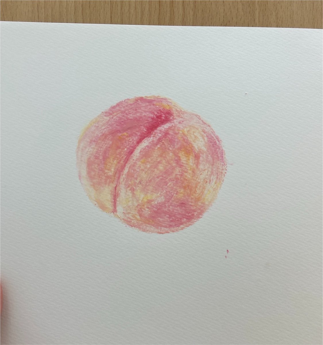 1jmn3's tweet photo. 昨日の夜、急に桃が食べたくなって無心でクレヨンぬりぬり🍑😂
久しぶりにジミンを描きたかったんだけど、描く気力が残っておらず断念…！
今年はまだ食べてないなぁ……食べたい🍑

今日も最高な7人でした♡🇺🇸 https://t.co/Tpm1BqXadt