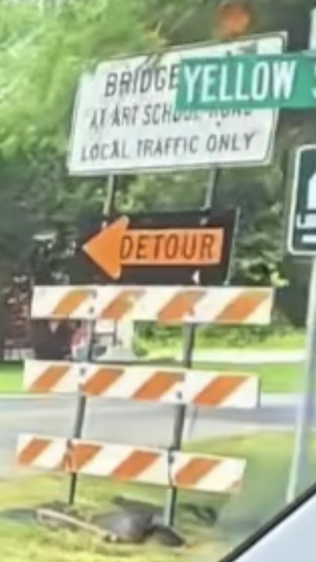 IvanGLong's tweet photo. Coincidentally, right-turn T-junction with two barricades、sign of “BRIDGE OUT
AT ART SCHOOL ROAD
LOCAL TRAFFIC ONLY”、orange DETOUR sign with a left-pointing arrow😬🤖The reaction was impressively fast, even though FSD took the wrong route. https://t.co/ca6sQfBTLt https://t.co/hho6k9yWmG
